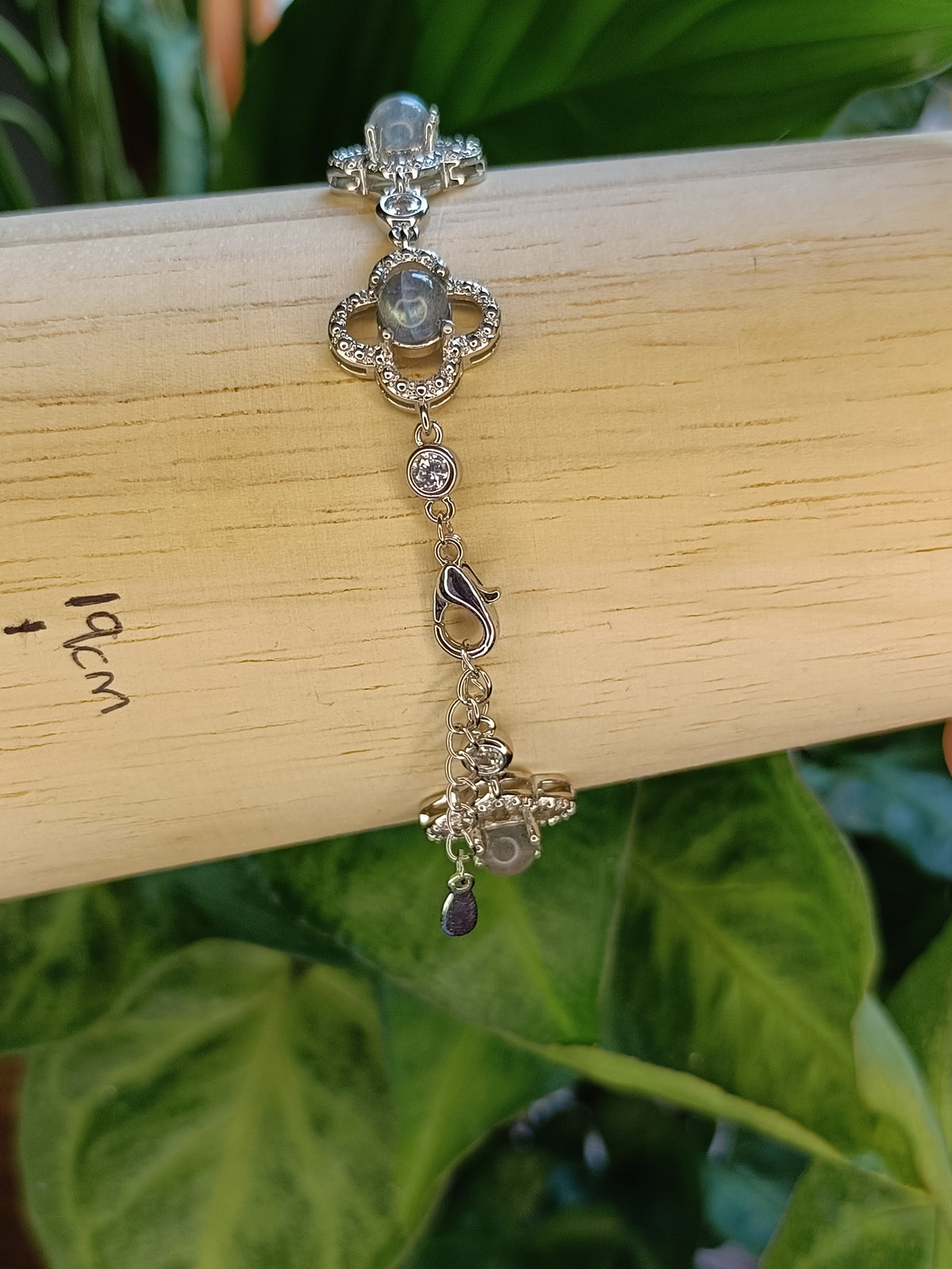 Four-Leaf Clover Labradorite Bracelet - Silver-Plated Copper