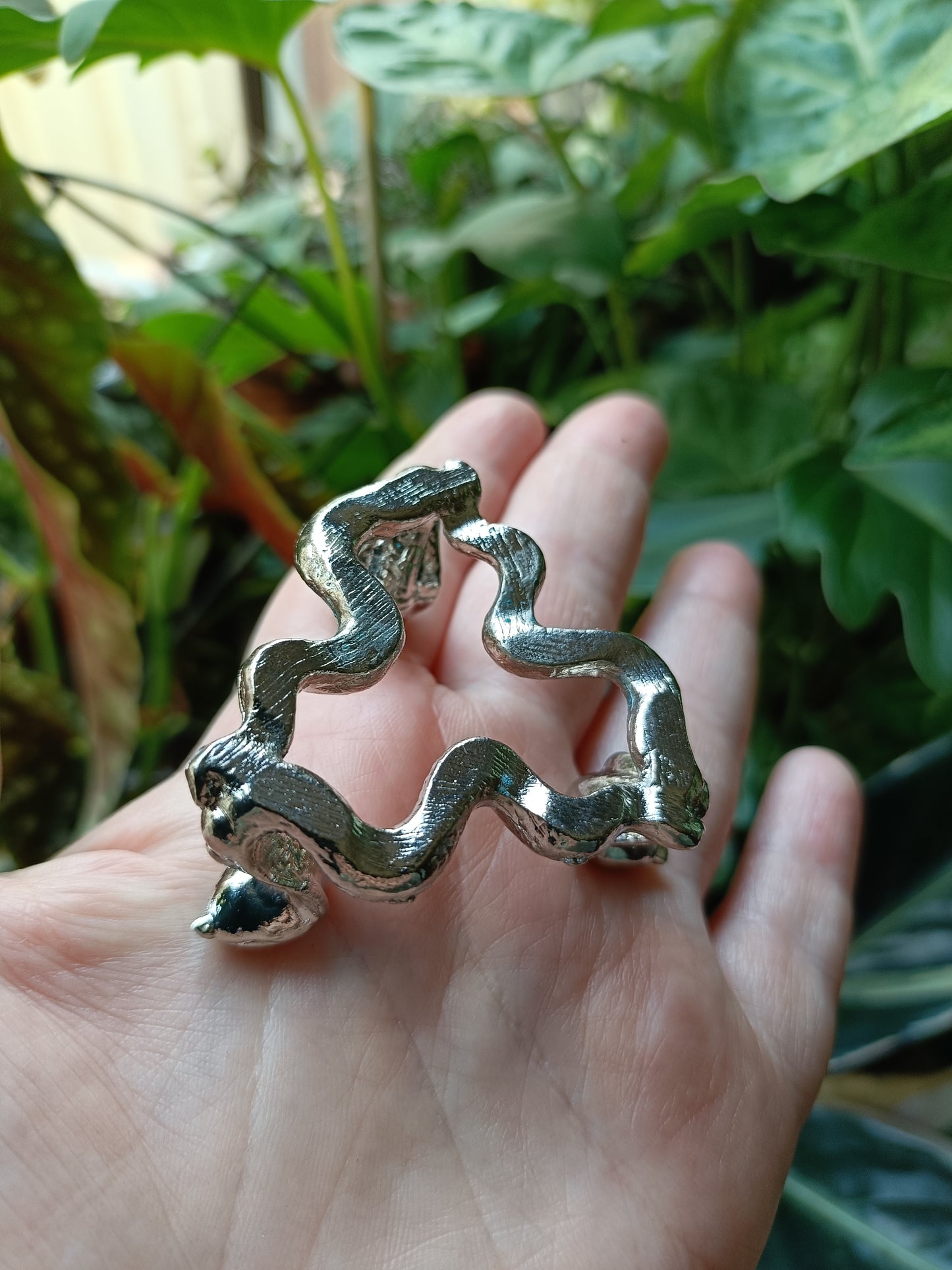 Three Snake Silver Tone Sphere Holder