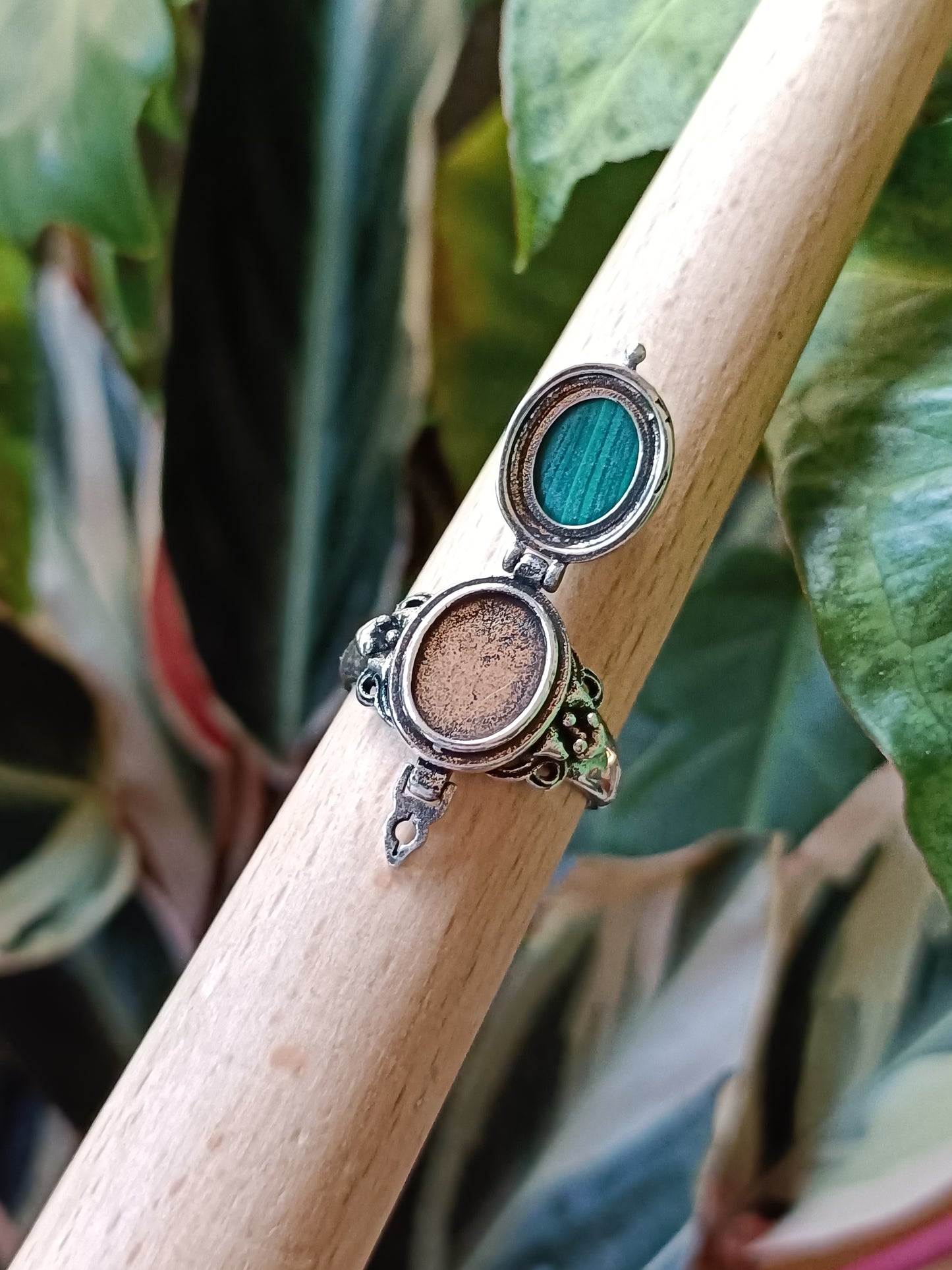 Malachite Poison Ring - Silver-Plated Copper