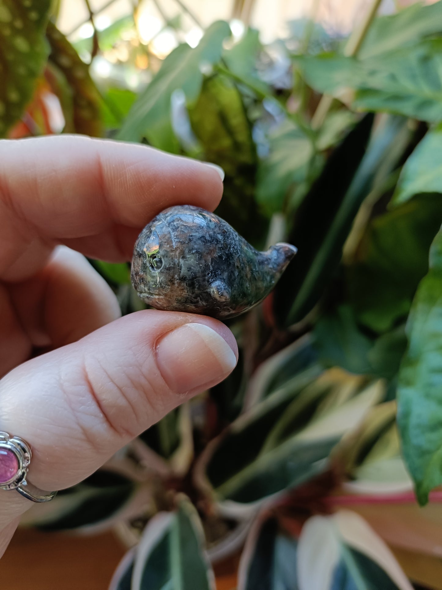 Mixed Stone Mini Whale Carving - 15g