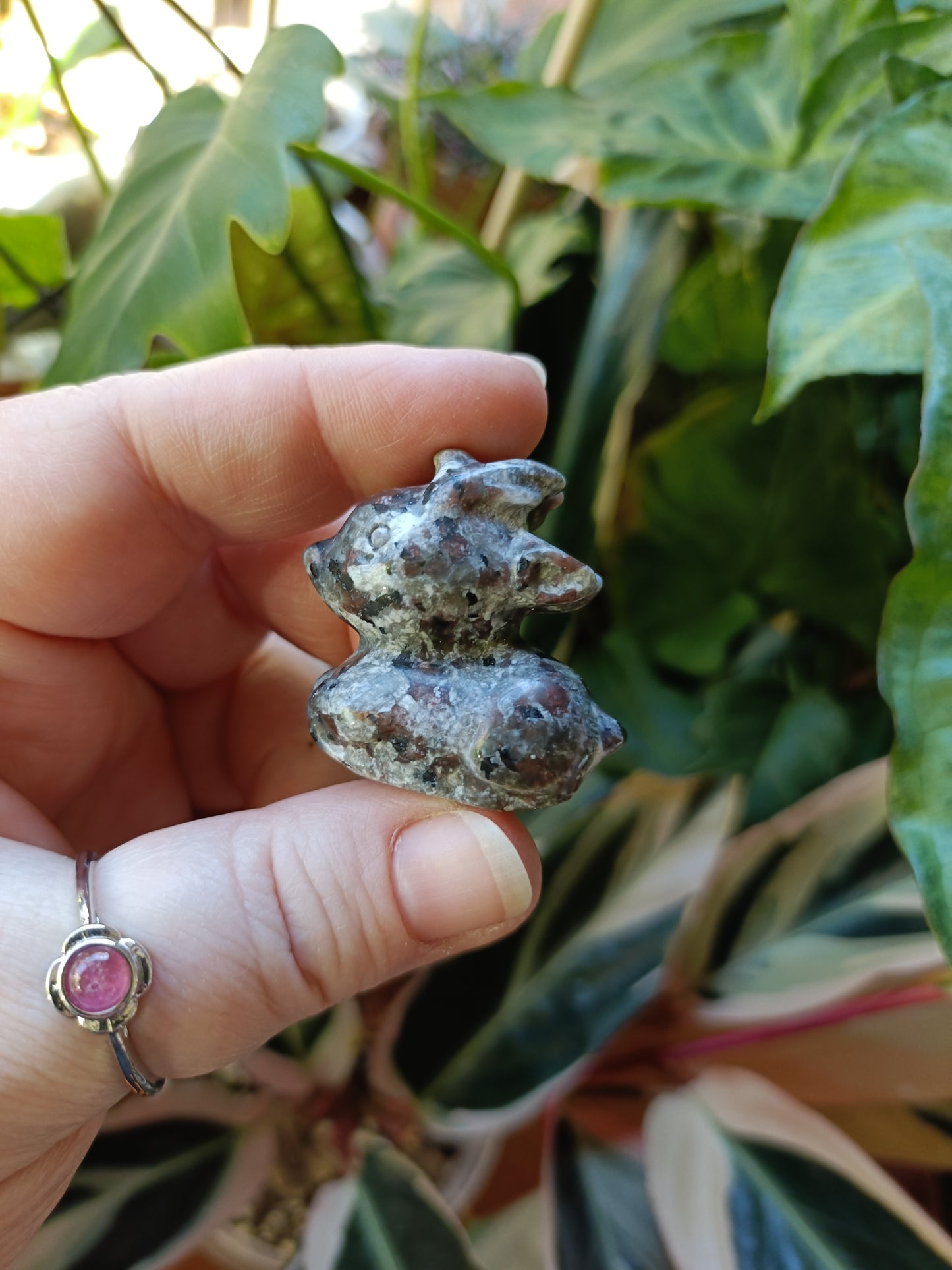 Mixed Stone Mini Sitting Reindeer Carving - 20g