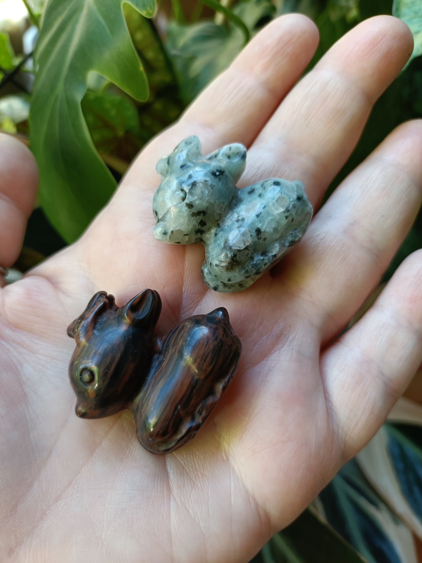 Mixed Stone Mini Sitting Reindeer Carving - 20g