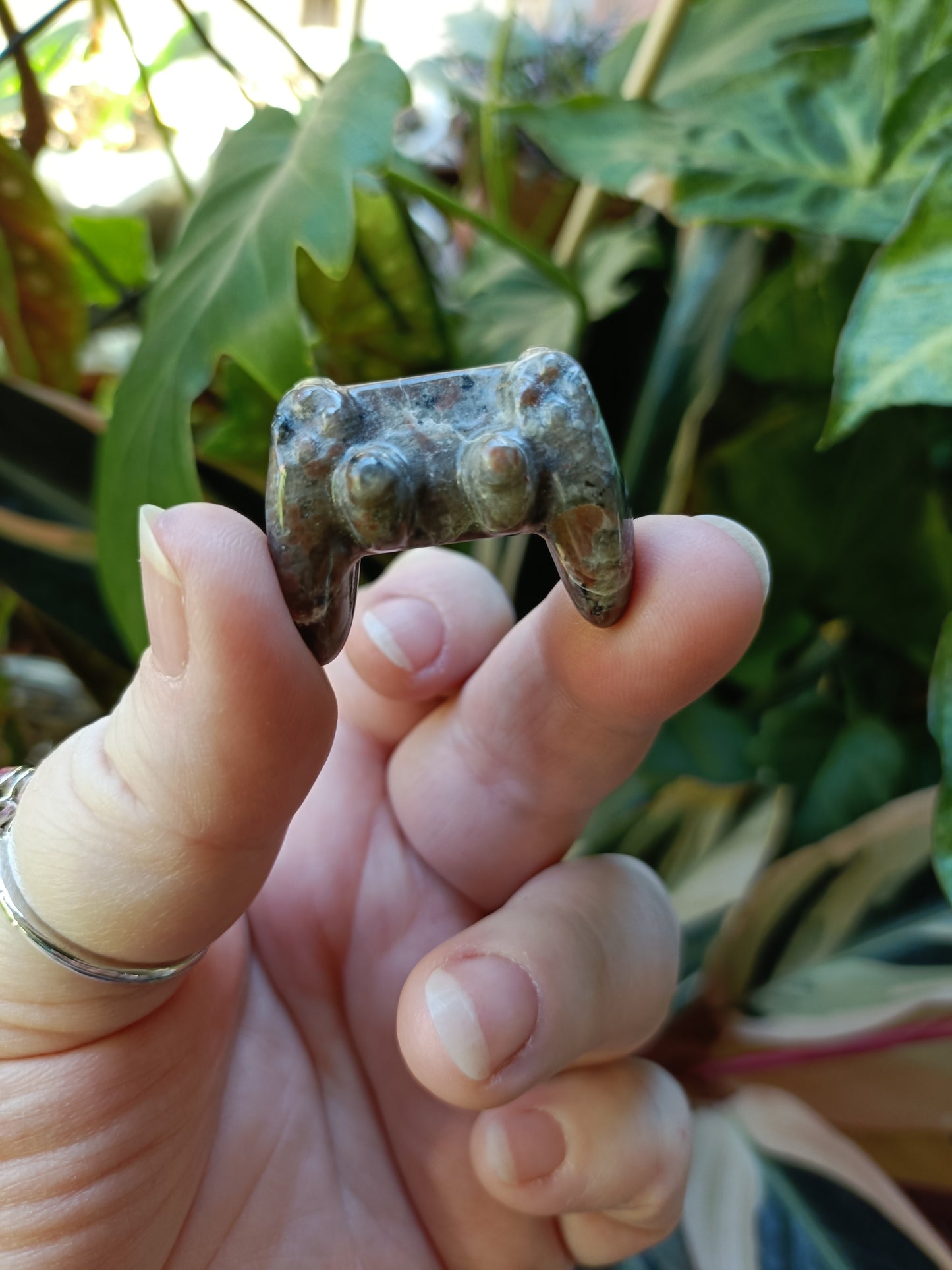 Mixed Stone Game Controller Carving - 12g