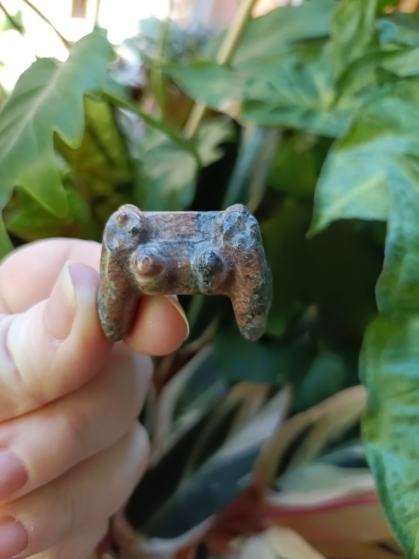 Mixed Stone Game Controller Carving - 12g