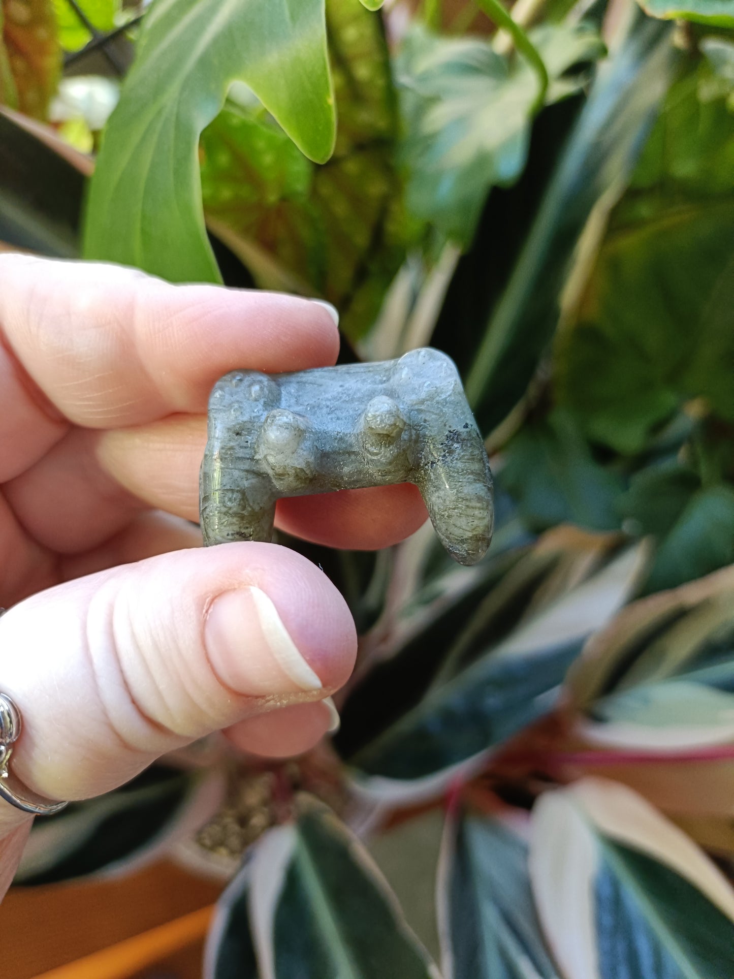 Mixed Stone Game Controller Carving - 12g