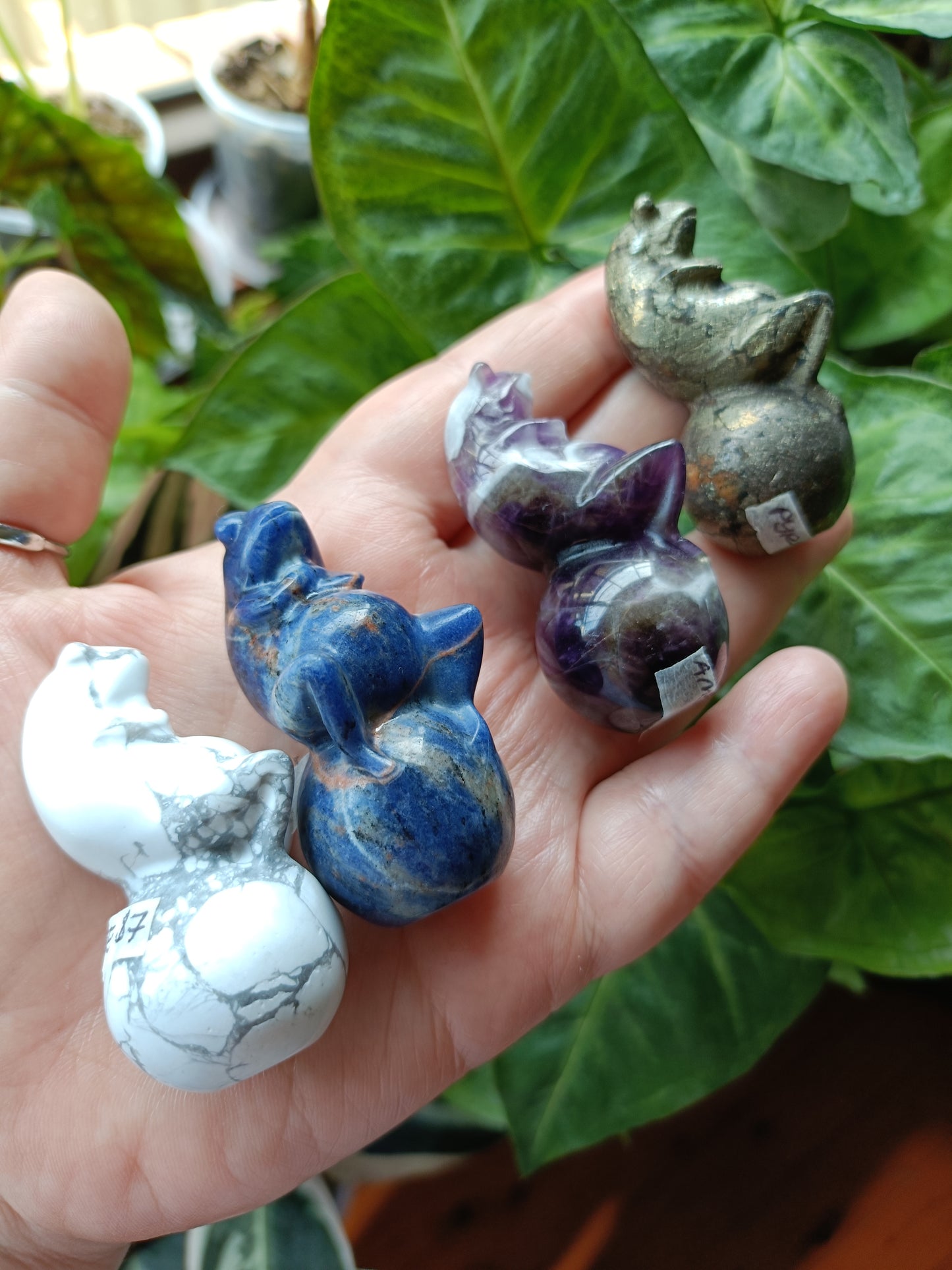 Mixed Stone Sitting Grumpy Frog Carving - 50-70g