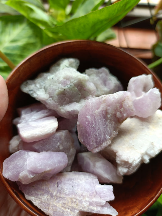 Kunzite Raw Stones - 100 grams