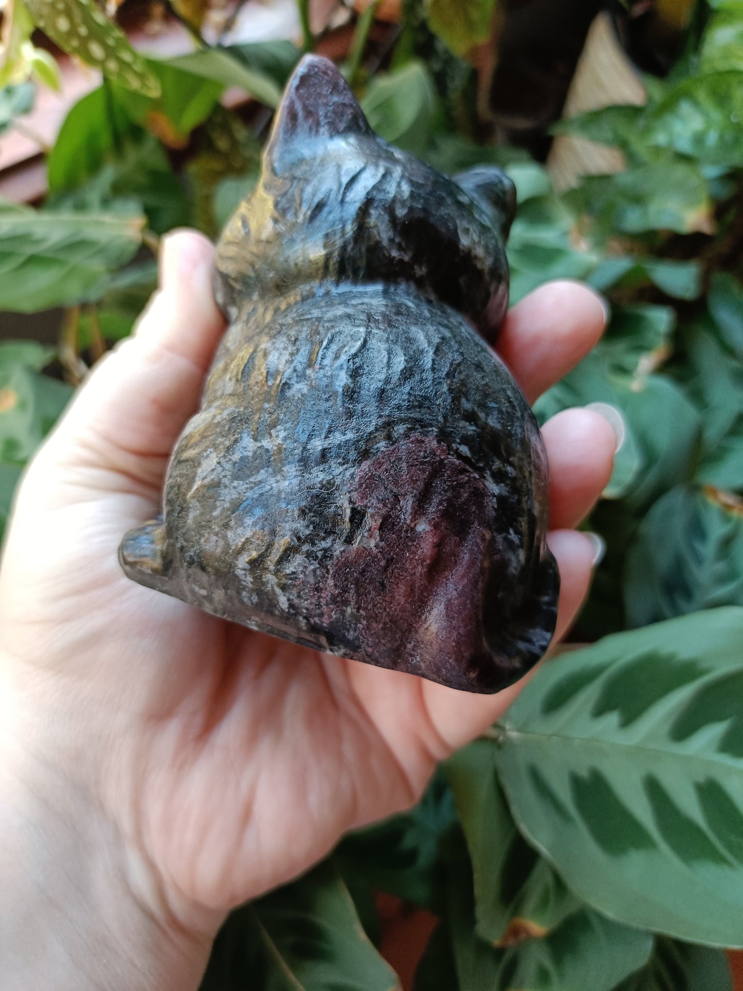 Garnet and Arfvedsonite Sitting Cat Carving - 770g