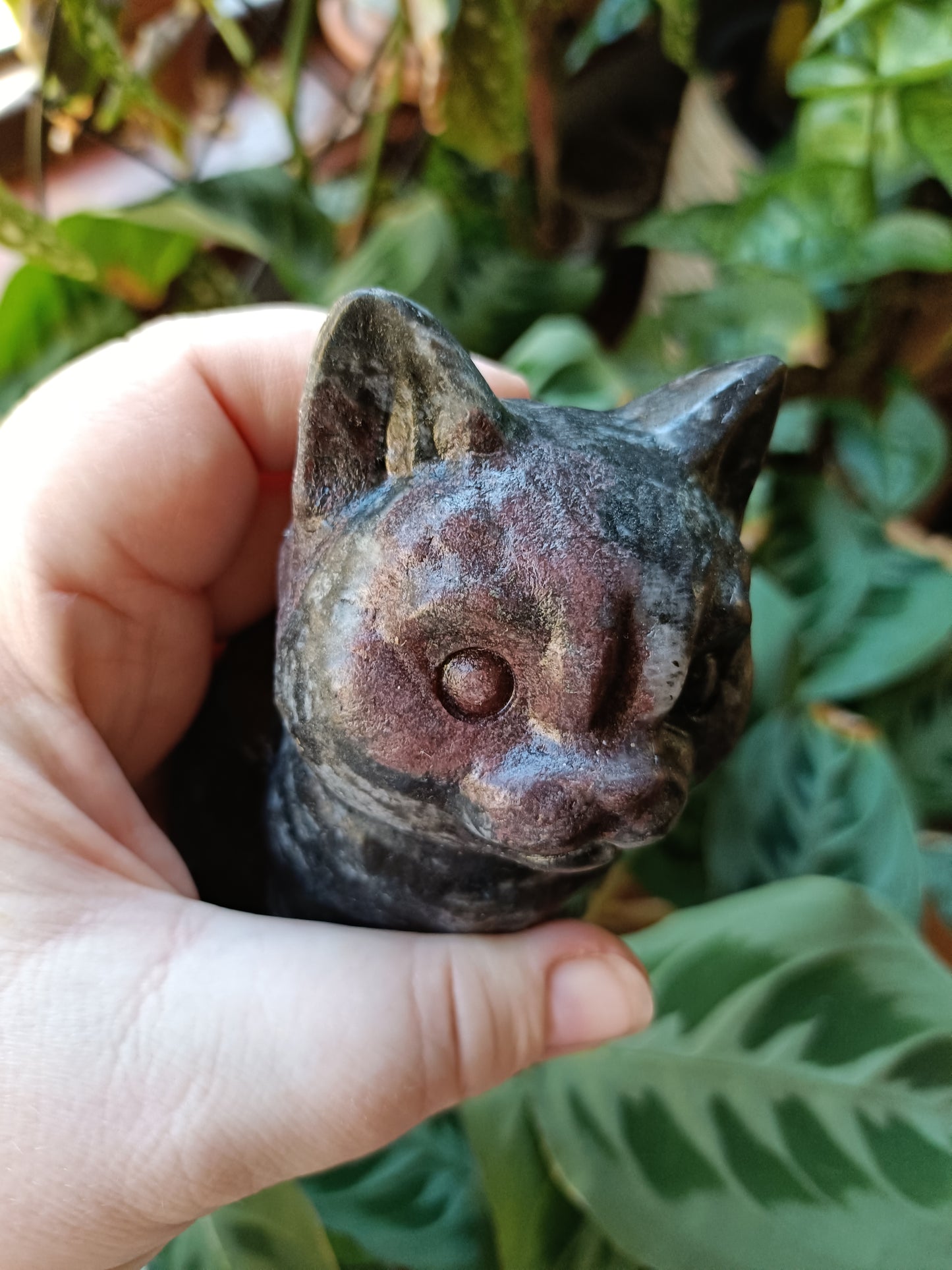 Garnet and Arfvedsonite Sitting Cat Carving - 734g