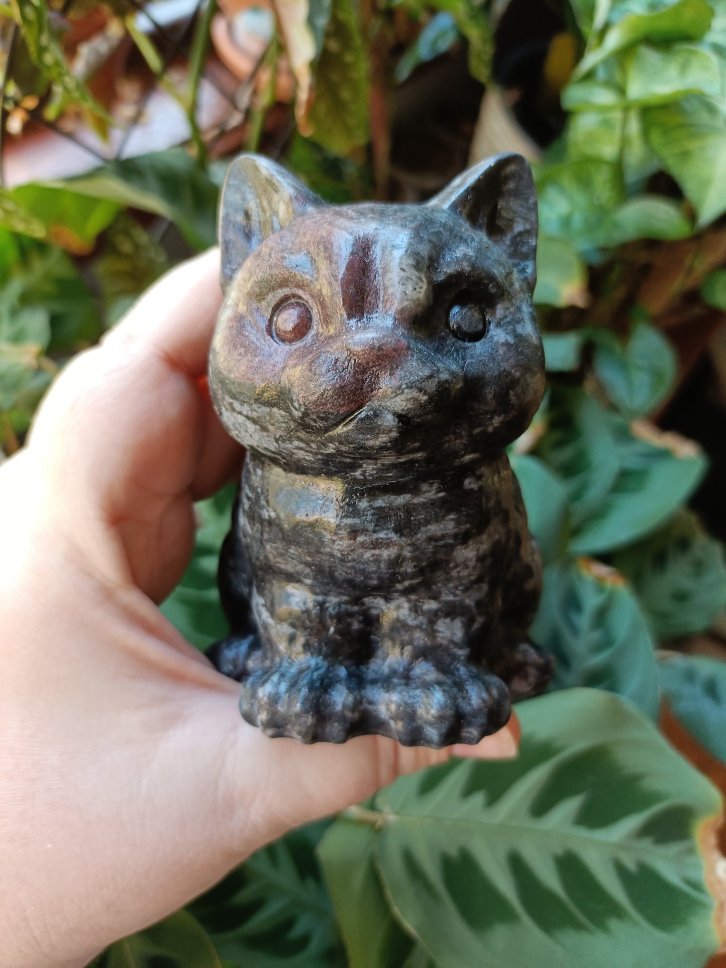 Garnet and Arfvedsonite Sitting Cat Carving - 734g