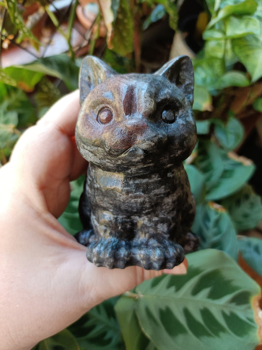 Garnet and Arfvedsonite Sitting Cat Carving - 734g