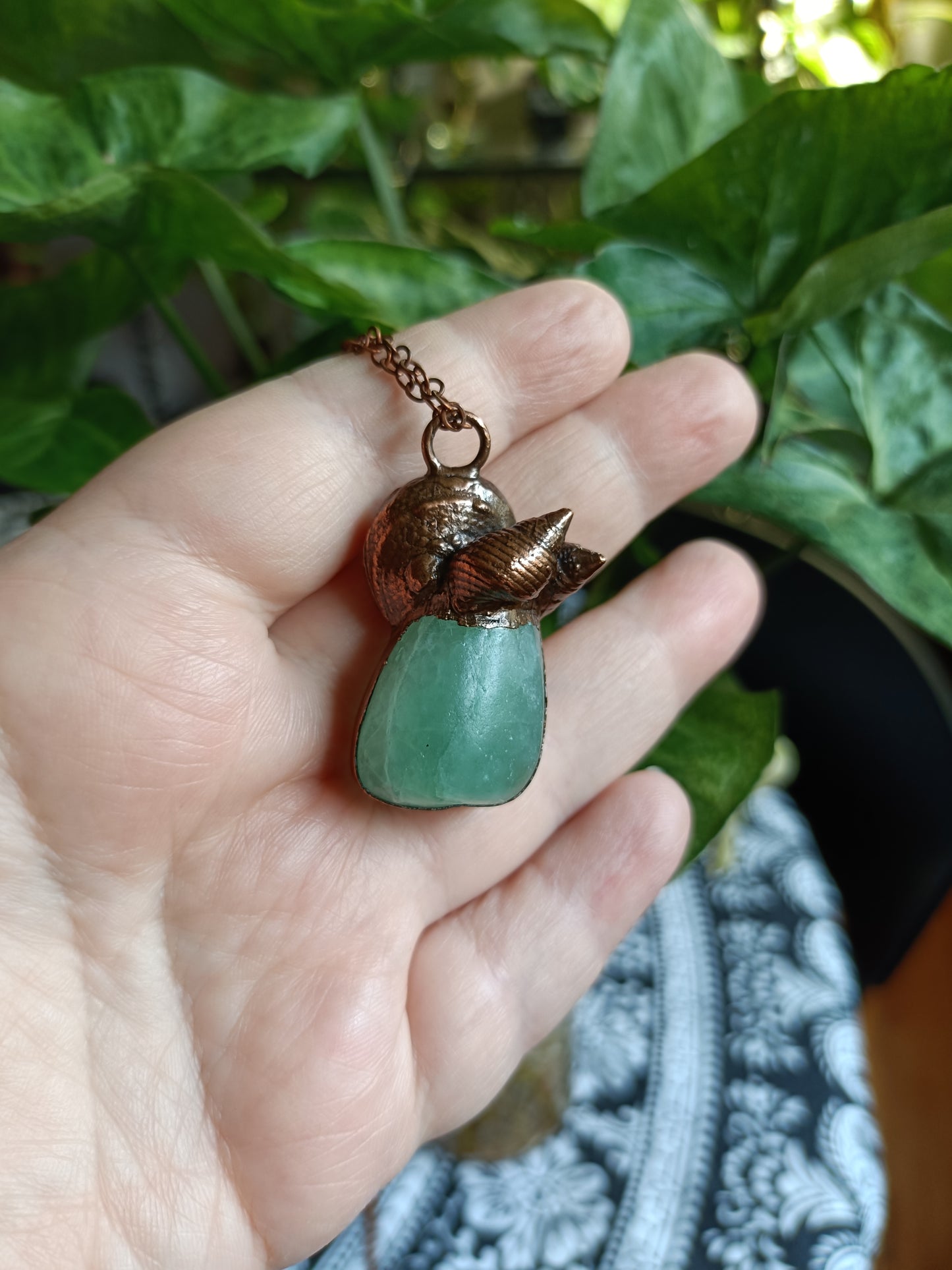 Handmade Green Fluorite and Real Shell Pendant Necklace