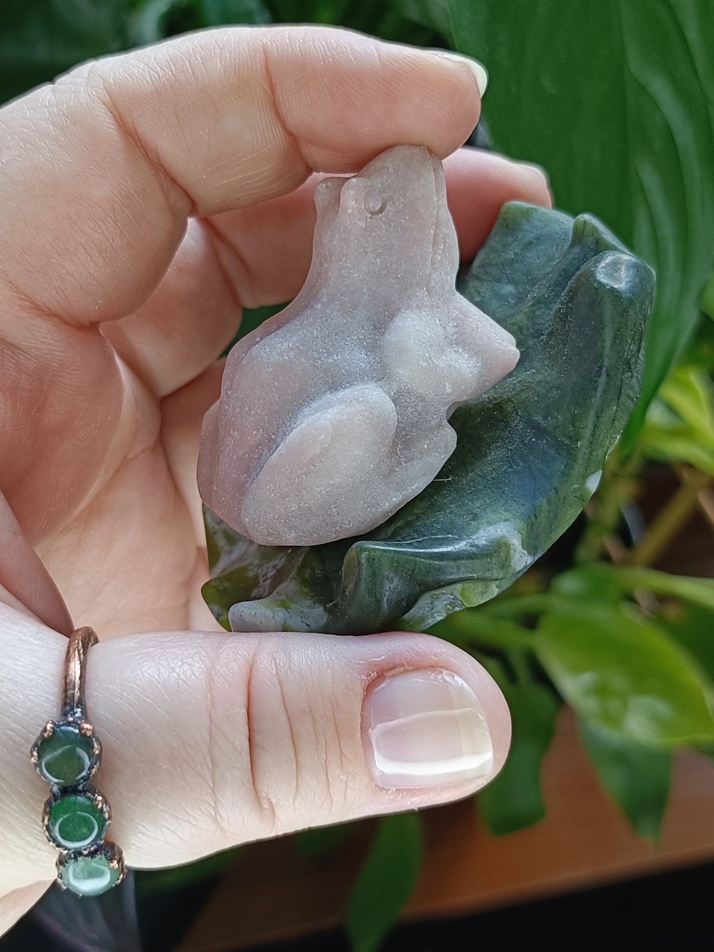 Frog on Lily Pad Small Carving - 80-110g