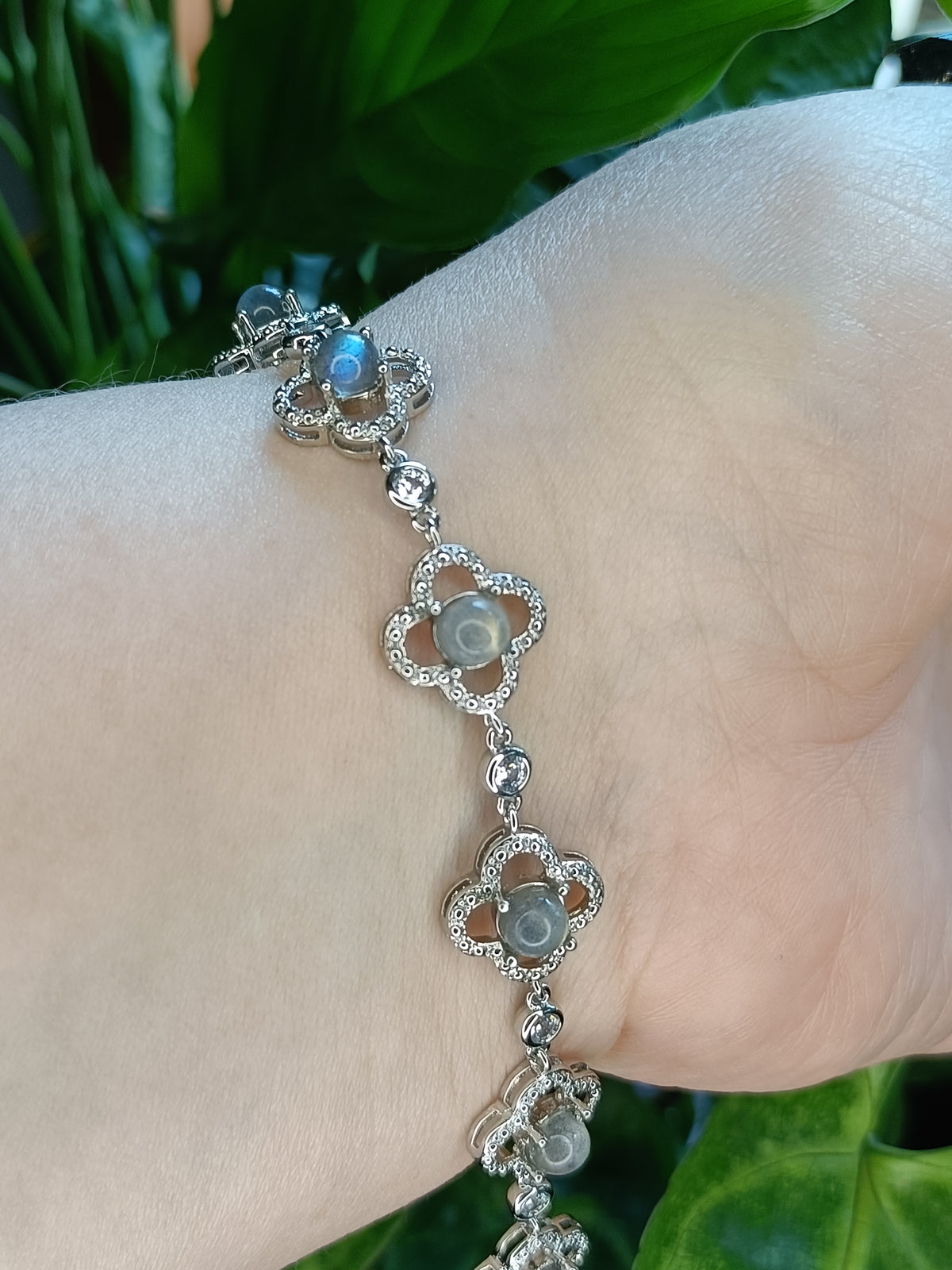 Four-Leaf Clover Labradorite Bracelet - Silver-Plated Copper