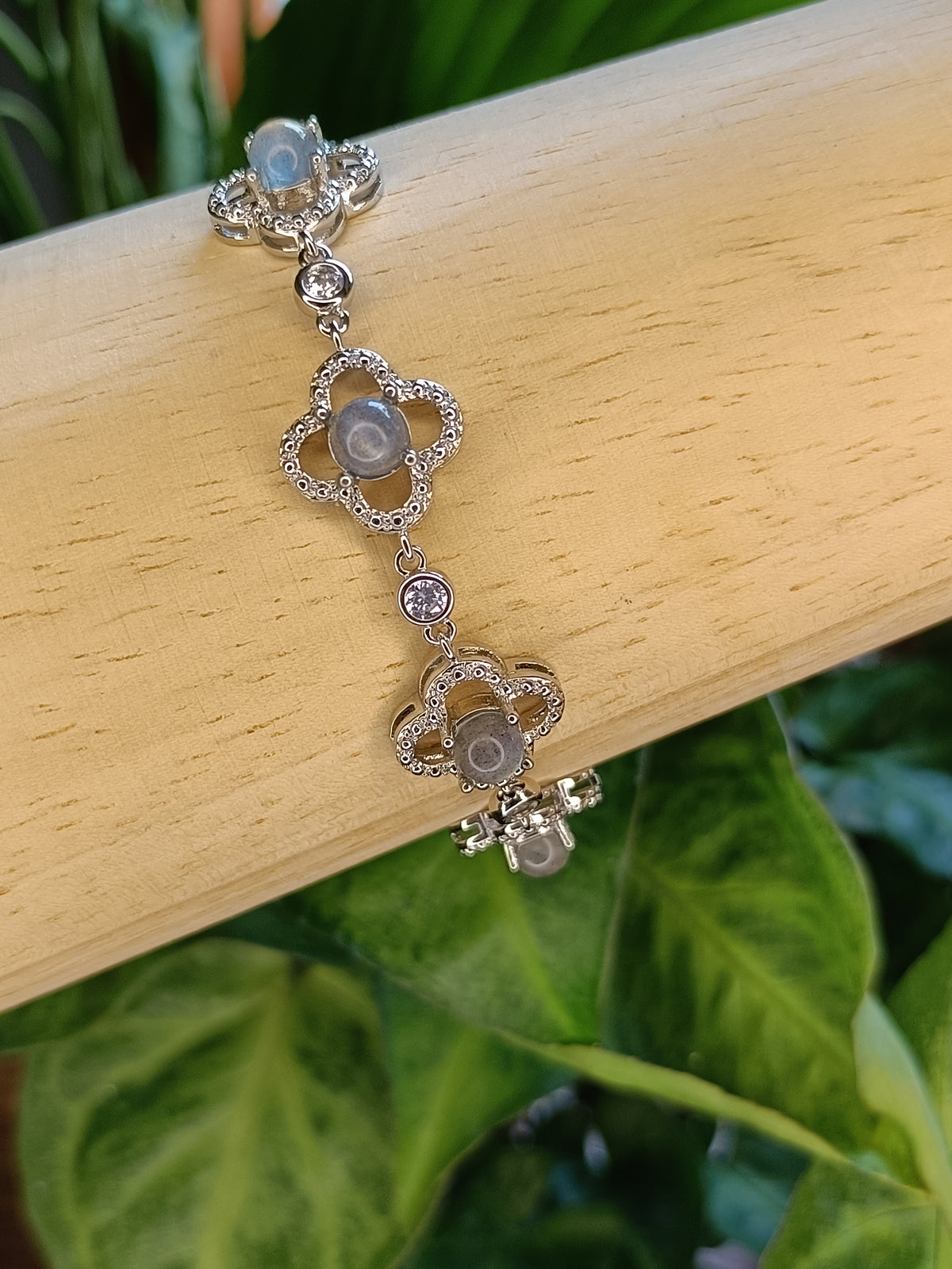 Four-Leaf Clover Labradorite Bracelet - Silver-Plated Copper